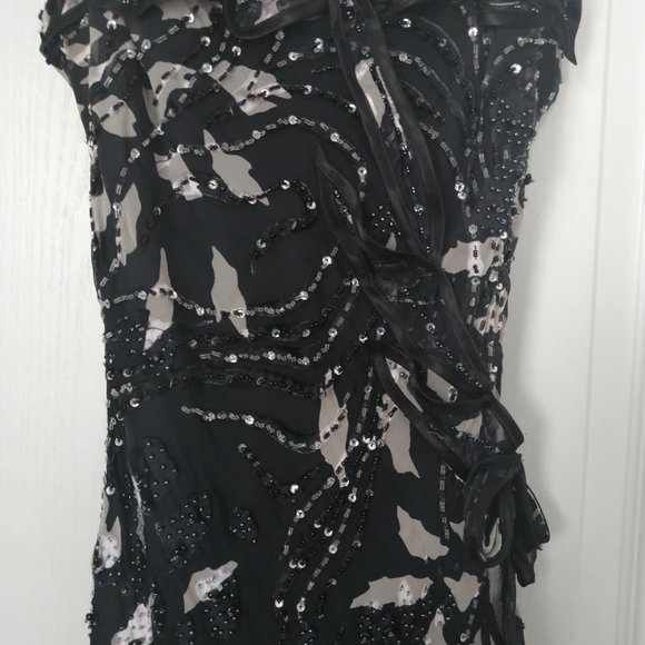 Beautiful Delicate Dress with Sequins - Picture 3 of 10